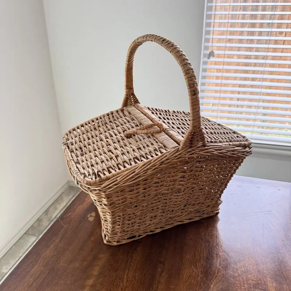 Vintage Wicker Picnic Basket Double Hinged Lid Single Handle Storage 16”